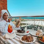 فندق Fishta & 4*