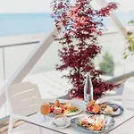 فندق Fishta & 4*