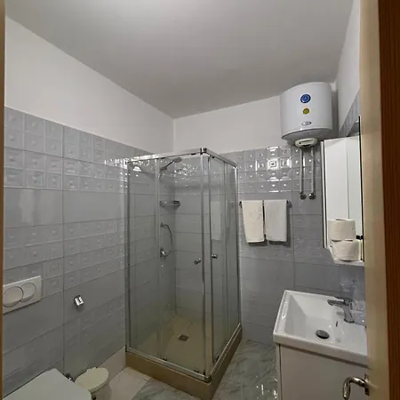Fishta & 4* Velipojë