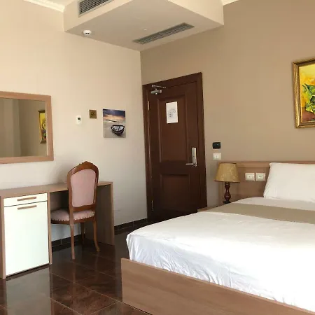 Hotel Fishta & 4*