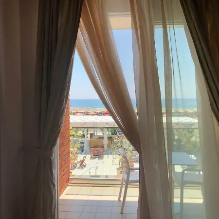 Fishta & Ξενοδοχείο 4*