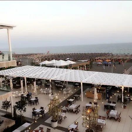 Fishta & Hotel 4*