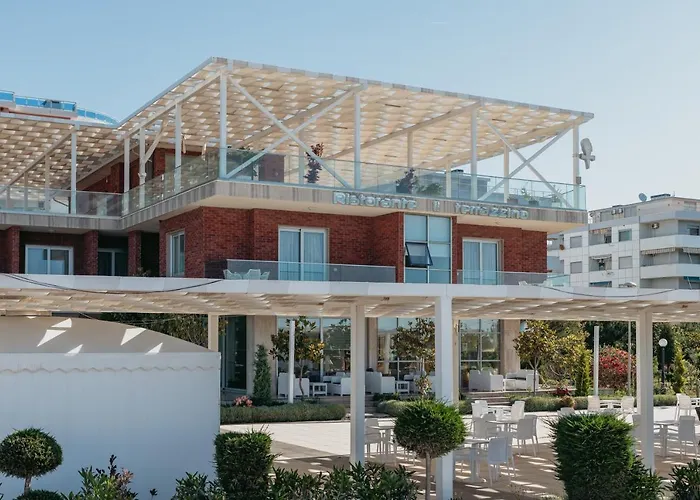 Fishta & Hotel 4*