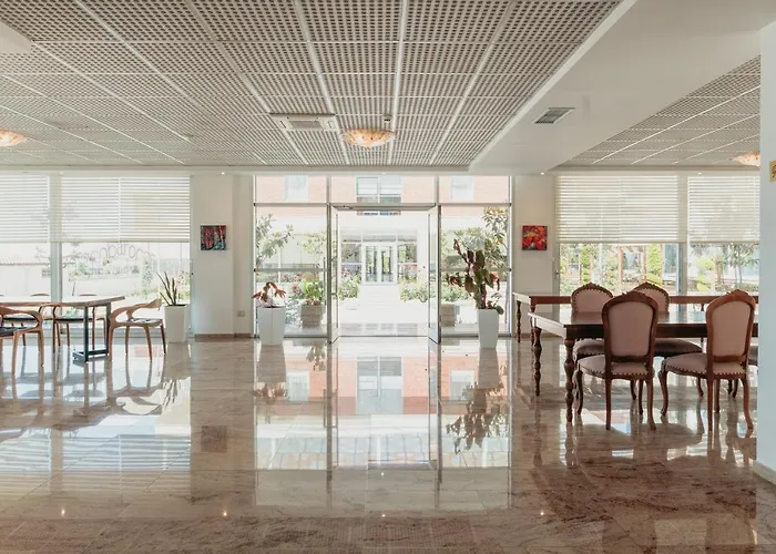 Fishta & Hotel Velipojë