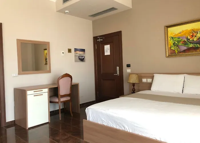 Hotel Fishta & 4*